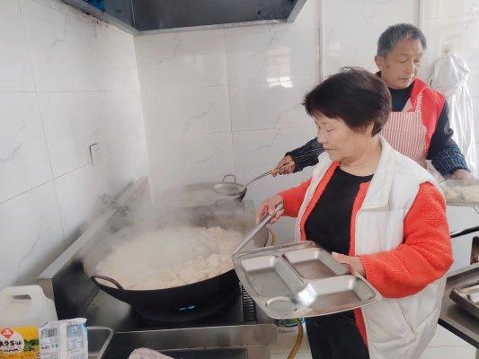 二月二龙抬头 饺子更添好彩头 济南市莱芜区寨里镇刘大下村开展助餐活动