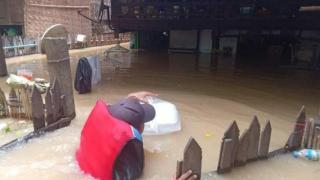“水深过腰！”缅甸良乌多个地区被淹，有人死亡，数千人紧急避难