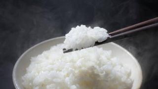 米饭二次加热会“致癌”？医生提醒：这5种食物，尽量别二次加热
