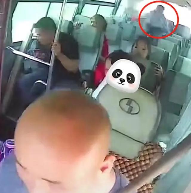 乘客未系安全带6次弹起致骨折，贵州黎平交警公布视频