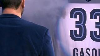 灰熊退役马克-加索尔33号球衣 小加在队效力11个赛季