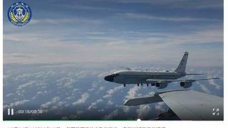 南部战区公布视频，揭露美军谎言！美军机竟蓄意改变飞行姿态……