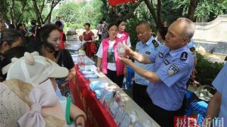 防毒拒毒守护家园，武汉黄陂警方将禁毒宣传搬进社区