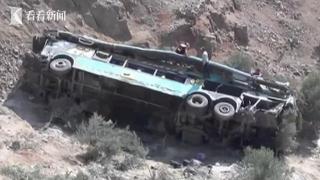 秘鲁一长途客车行驶时失控坠崖 致近30人死亡