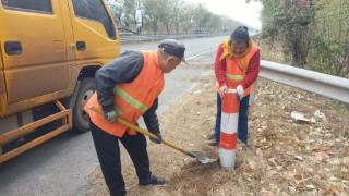 平原公路分中心及时维护公路标志标牌，保障安全通行