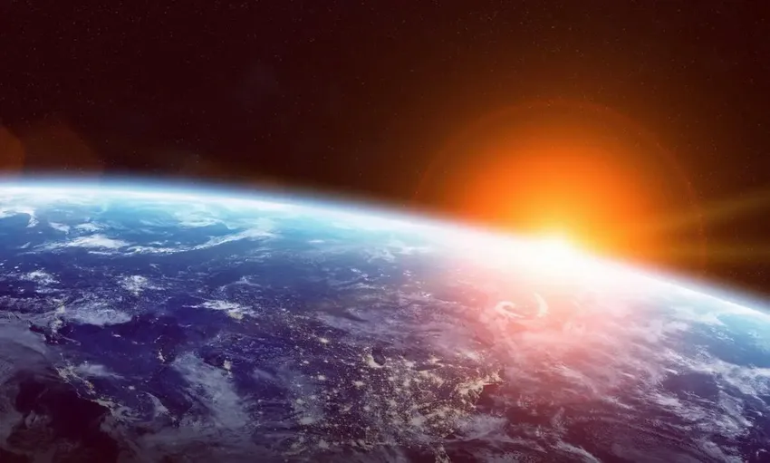 地球每年远离太阳15毫米，为何10亿年后会因为太热而不适合生存？