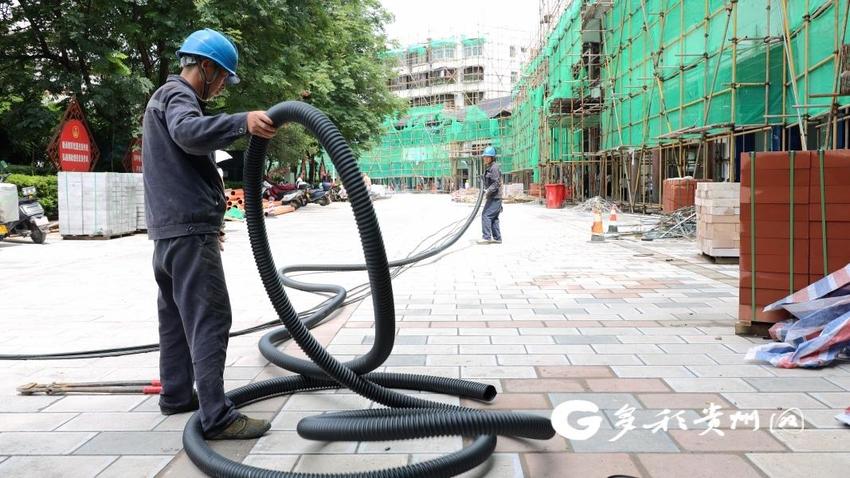 【民生关注】治理兴义老街杂乱线路 营造安全用电环境