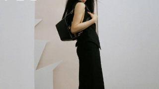 演员张婧仪《时装》封面大片，黑长直简洁造型明媚温婉