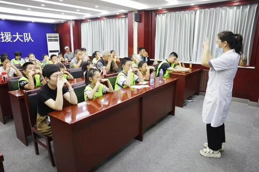 济南市二院开展“大手牵小手”暑期社会实践活动