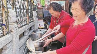 “最佳机位”提供免费粥面 游客点赞“厦门温度”