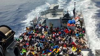 塞内加尔海军拦截一艘载有202名非法移民的船只