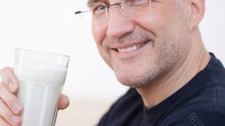 长期喝牛奶的老人，他们的身体都有哪些好的变化