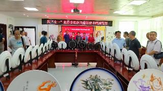 淄博庆“七一”基层党组织共建联建书画刻瓷展举行