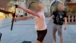 苏格兰球迷在慕尼黑发生暴力事件，被德国球迷扔椅子和杯子