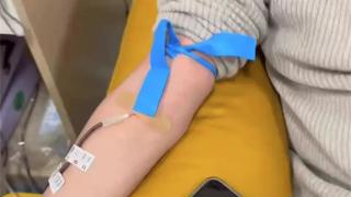 萍乡中医院：医生术前为患者献血