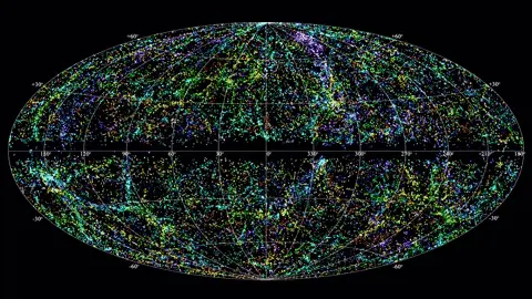 科学家们可能终于接近解释来自银河系之外的奇怪无线电信号了
