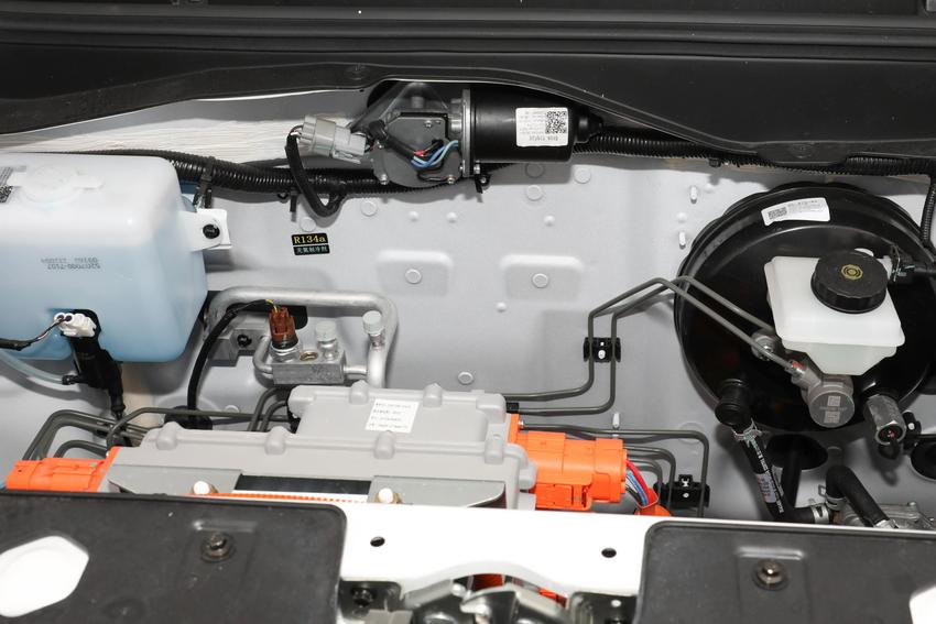 北汽发布全新微型纯电动车型，售价4.69万元起