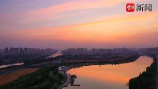 夕阳西下，京杭大运河苏北淮安段迎来绝美晚霞