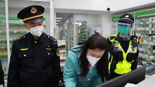 上海警方联合市场监督部门开展安全检查 维护药品市场秩序