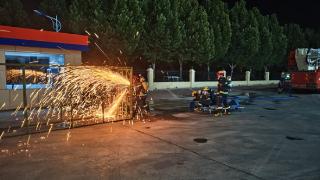 鹤壁经济技术开发区消防救援大队开展纵深灭火救人操训练