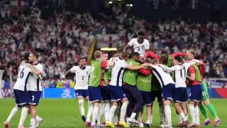 欧洲杯决赛队惹众怒：白瞎了15亿身价，在场上蠕动，靠裁判晋级！