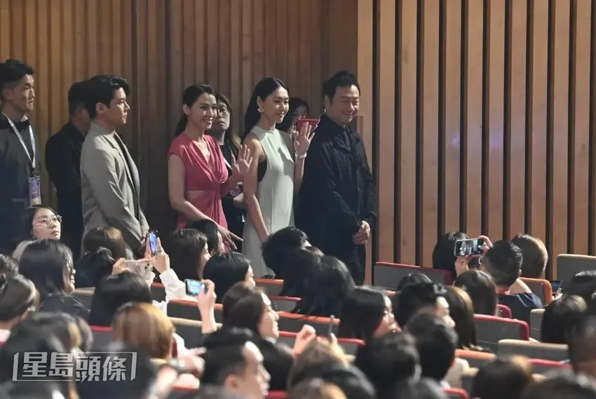 TVB节目巡礼：林夏薇大合照C位显女王地位，黎耀祥与龚嘉欣再合作