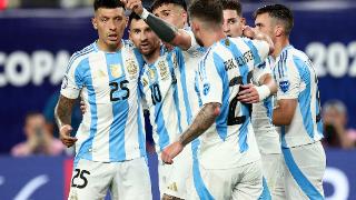 记者：美洲杯决赛阿根廷将沿用此前的球衣参赛，配白色短裤和球袜