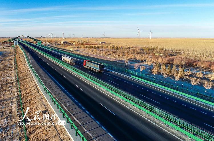 内蒙古二连浩特：二广高速二连浩特至赛汉塔拉段改扩建公路正式通车