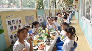 庆“六一”！广州番禺500多孩子同吃“龙船饭”