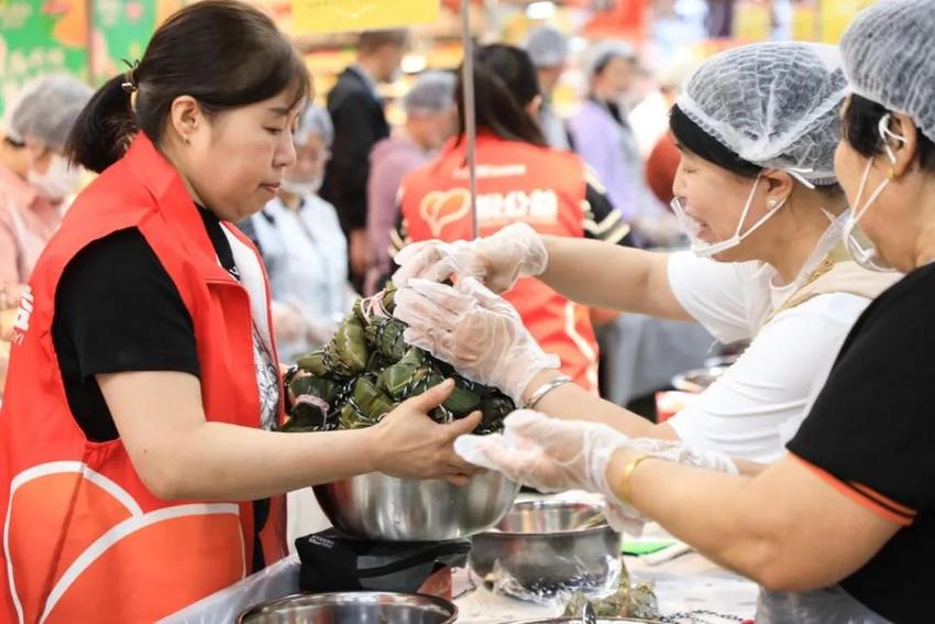 “品味端午传统 • 共促和谐邻里”端午节家家悦集团走进社区