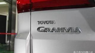 丰田“Granvia”抵港实拍，尺寸超越“埃尔法”