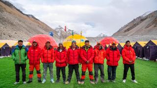 2023年珠峰科考登顶队员凯旋