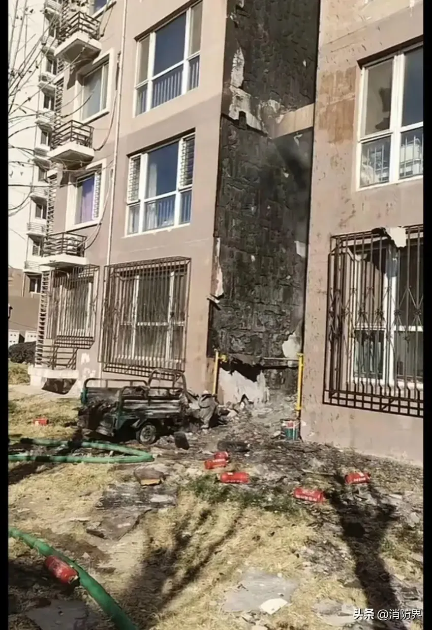 天津一高层住宅楼发生火灾