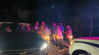 5名90后游客自驾被困五千米雪山竟弃车步行，遭高原反应幸被救回！警方提示