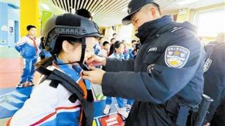 民警进校园 护航红领巾成长 扫码阅读手机版