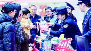 迎接“3·15”，民警教你辨真伪