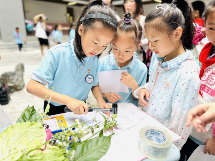 以书香为伴·赴“六一”之约——渝北区数据谷小学校举行“六一”庆祝活动