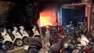 台湾男子不满违规停车被开罚单，泼油纵火烧毁6辆摩托车
