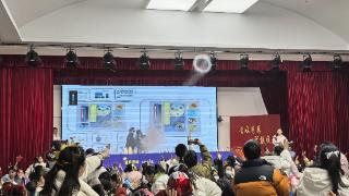 趣味科学秀迎元旦 新华幼儿园亲子共探“光”奥秘