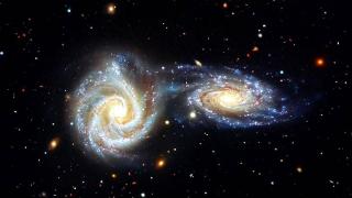 2000亿颗恒星都在绕它转动，银河系的中心到底是什么？为何这么亮
