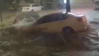 福建漳浦暴雨：车辆“水上漂”，居民称十几年没见到这样大的暴雨