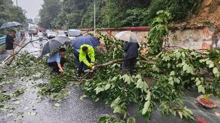 暴雨来袭，黔东南公安紧急出动救援
