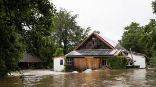 德国南部洪灾致数千人疏散 一消防员丧生