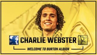 英甲伯顿签下切尔西20岁中场查理-韦伯斯特，签约3年