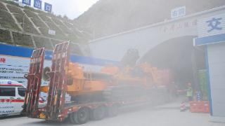 渝武高速复线举行应急演练 智能化隧道救援设备亮相