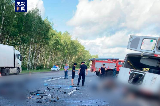 俄罗斯一高速公路4车相撞 造成8死13伤