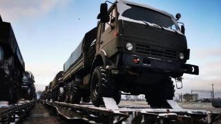 白俄罗斯火箭兵将在战备检查期间准备作战使用装备