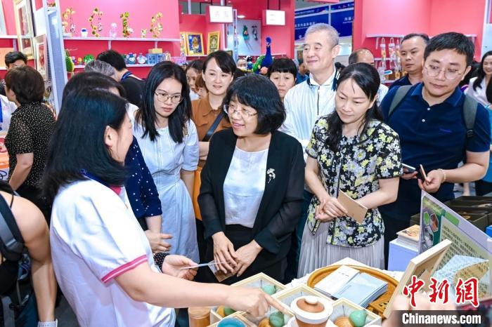 深圳文博会：“美丽工坊”展品现场交易额突破百万元