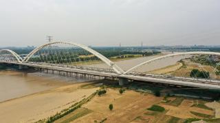 航拍济南黄河齐鲁大桥建设现场，各项施工正在有序进行