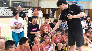 内蒙古农信女篮系列公益活动之篮球公开课开课